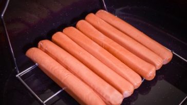 Do I need to put water in the bottom of a Nesco roaster?