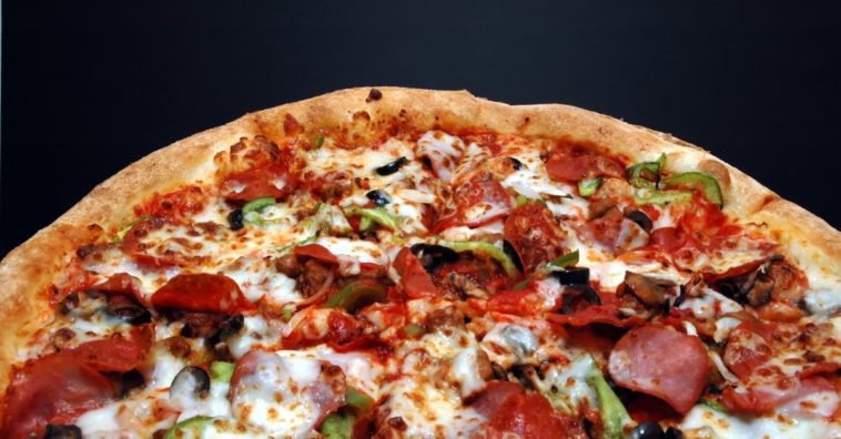 Do Papa John employees get free pizza?