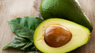 Do avocados have polyphenols?