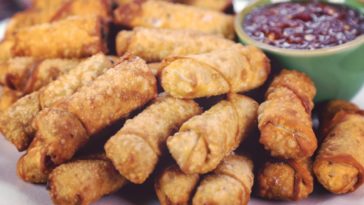 Do egg rolls have meat?