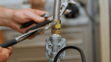 Do plumbers install gas cooktops?