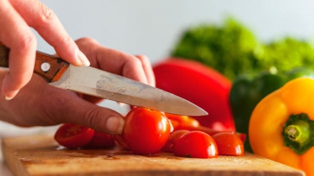 Do vegetables lose nutrients when cut?