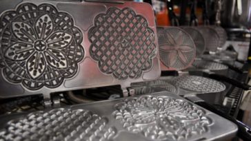 Do you grease a pizzelle iron?
