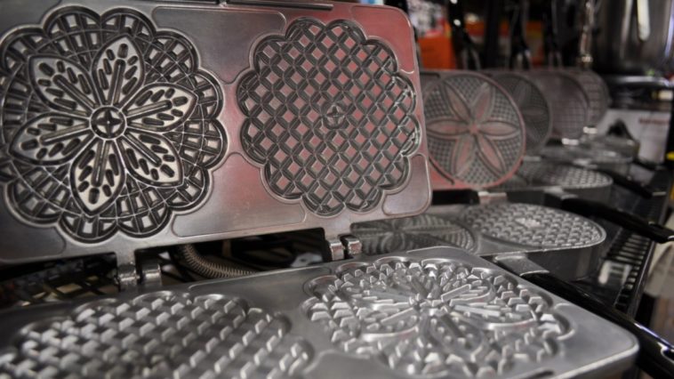 Do you grease a pizzelle iron?