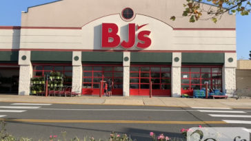 Does BJ's have a senior discount?