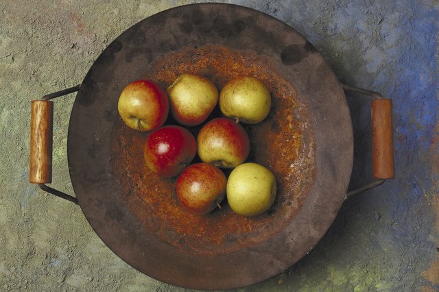 Does Coke remove rust from cast iron?