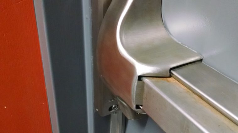 Does Coke remove rust from stainless steel?