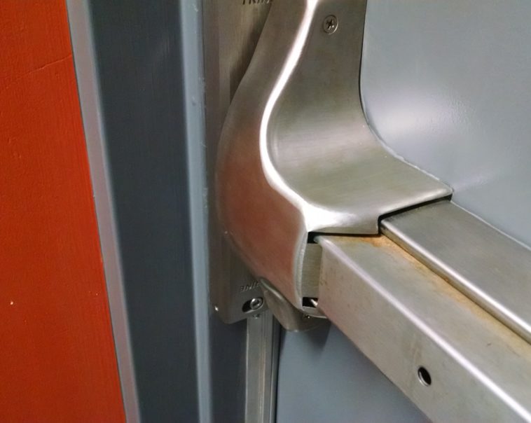 Does Coke remove rust from stainless steel?