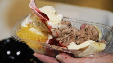 Does Dairy Queen sell banana splits?