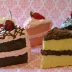 Does HEB sell slices of cake?