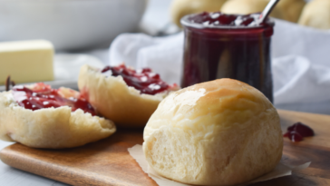 Does Rich Roll eat bread?