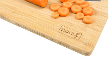 Does a bamboo cutting board need to be oiled?