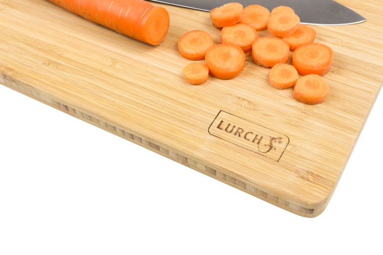 Does a bamboo cutting board need to be oiled?