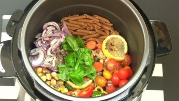 Does boiling chicken stock kill bacteria?