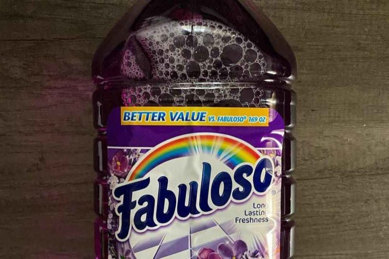 Does contact paper attract roaches?