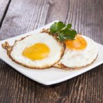 Does frying an egg destroy the protein?