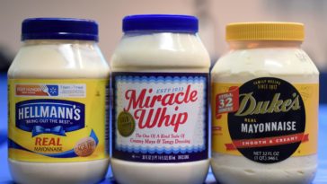 Does hellmans light mayo have sugar?