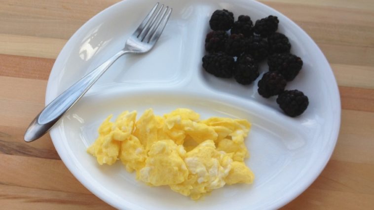 Does hellmans mayo have raw eggs?