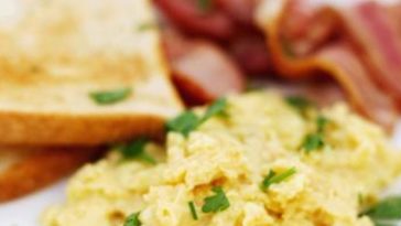 Does lemon juice make raw eggs safe?