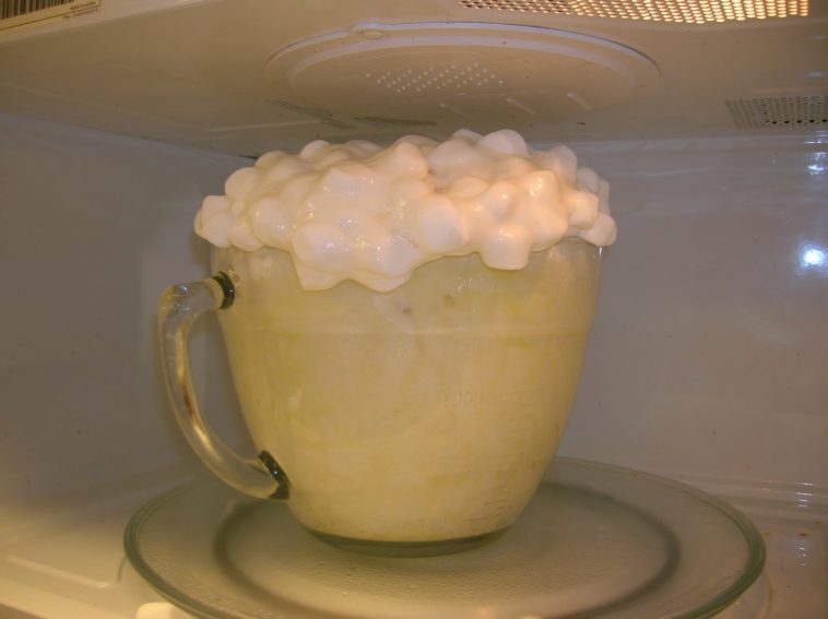 Does marshmallow fondant hold its shape?