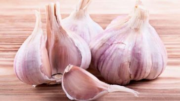 Does minced garlic in a jar go bad?