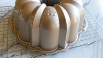 Does pioneer woman have a bundt pan?