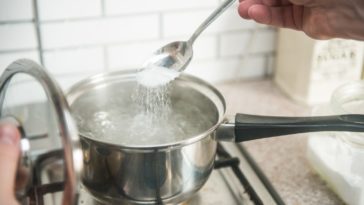 Does salt in water make it boil faster?