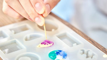 Does tacky epoxy ever cure?