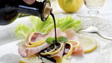 Does vinegar eat oil?