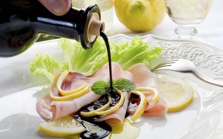 Does vinegar eat oil?