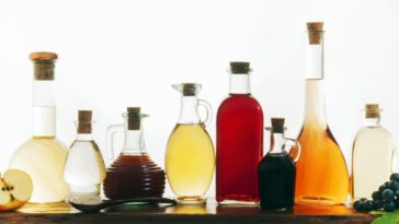 Does vinegar remove coffee stains?