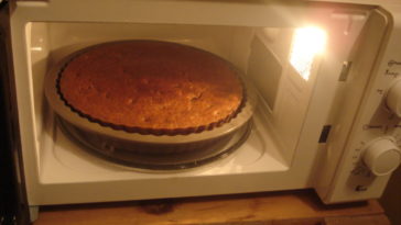 How can I bake a cake in the microwave without a convection oven?