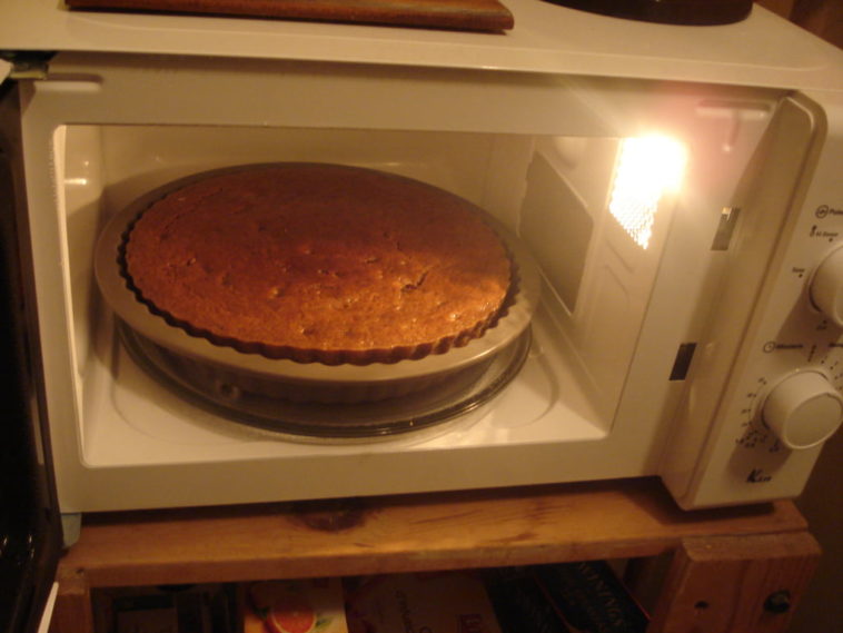 How can I bake a cake in the microwave without a convection oven?