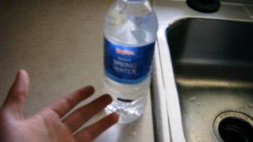 How can I keep my lunch cold for 6 hours?