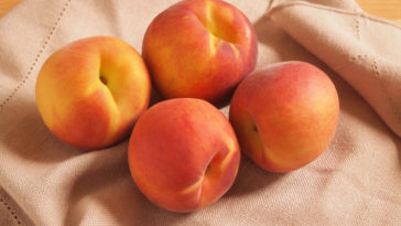 How can you tell if peaches are ripe?