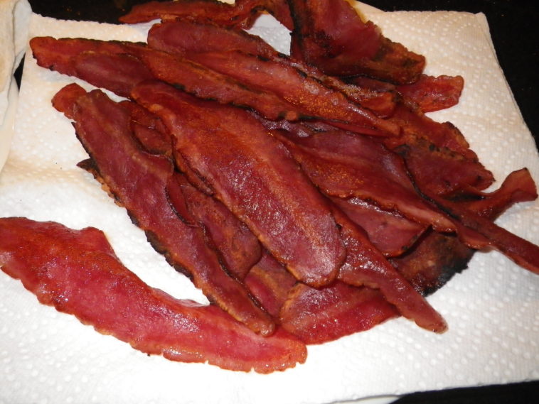 How cooked should turkey bacon be?