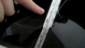 How do I choose a candy thermometer?