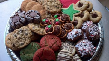 How do I display cookies on a platter?