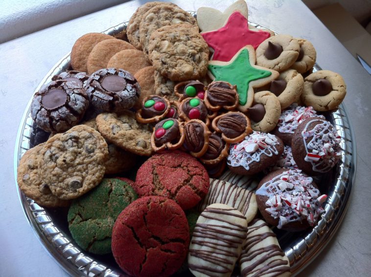 How do I display cookies on a platter?