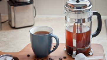 How do I make 2 cups of coffee in a French press?