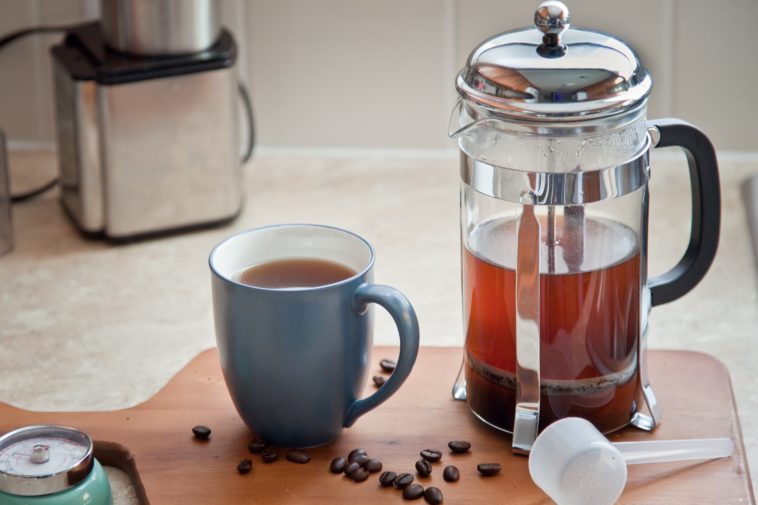 How do I make 2 cups of coffee in a French press?