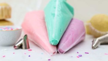 How do I make frosting without a piping bag?