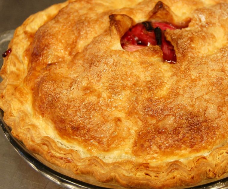 How do I make my bottom pie crust crispy?