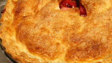 How do I make my bottom pie crust crispy?