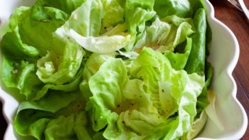 How do I make my lettuce crispy?