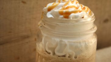 How do I order a skinny caramel latte from Starbucks?