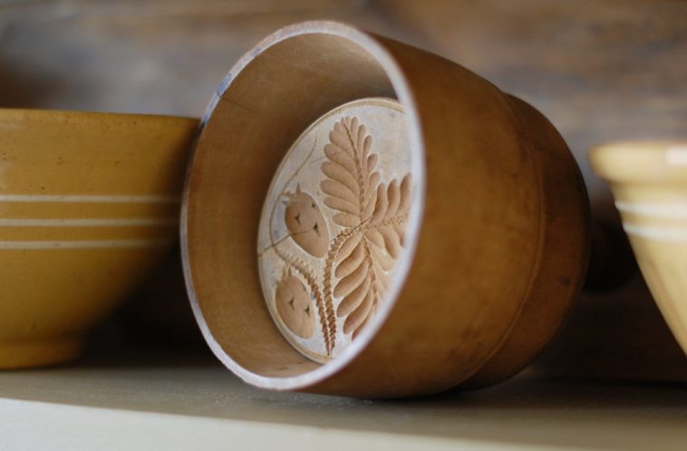 How do butter molds work?