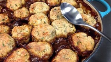 How do you add thyme to stew?