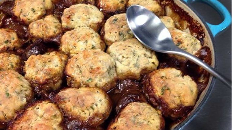 How do you add thyme to stew?