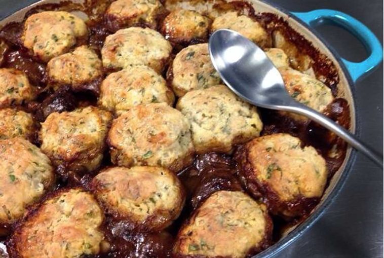 How do you add thyme to stew?
